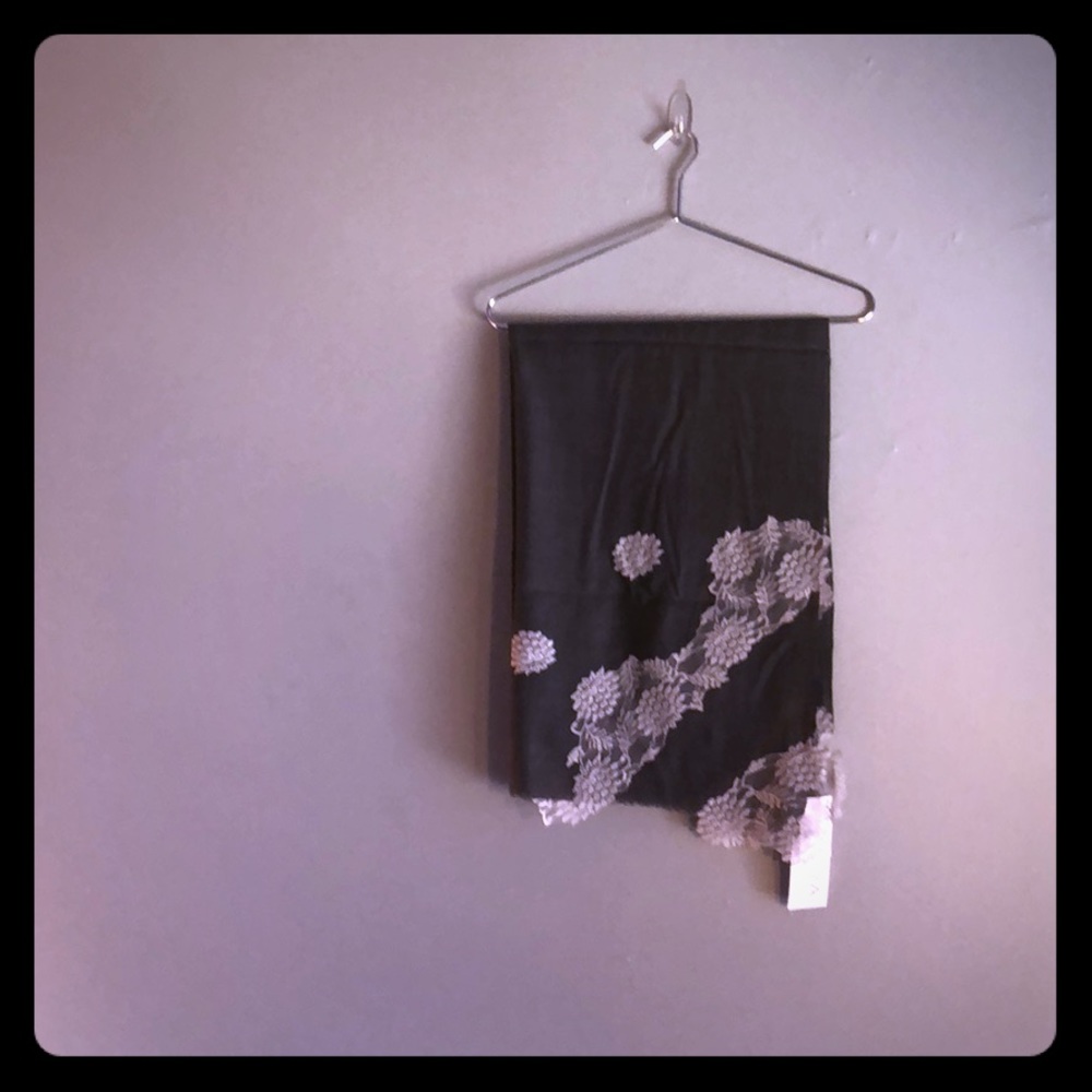 Bindya // Evening Lace Cashmere & Silk Shaw